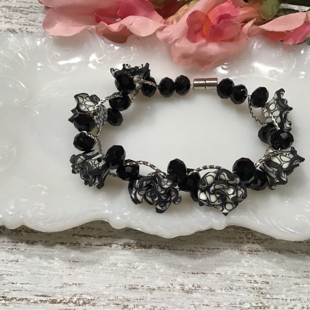 Black Roses Bracelet - Picture 4 of 5